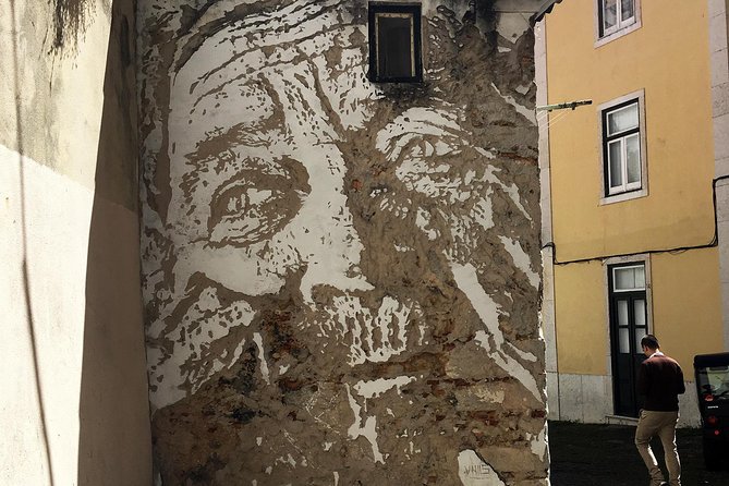 3-Hour Guided Street Art Walking Tour of Lisbon - Where you start and end (and how that helps your day)