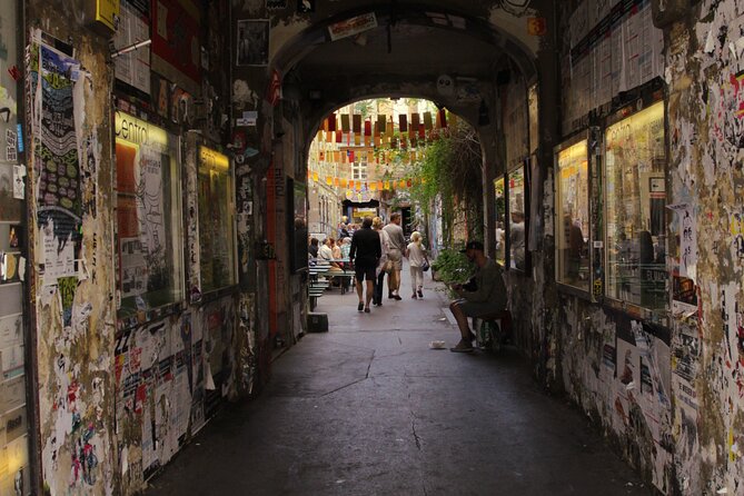 Alternative Berlin & Street Art Tour - Hackescher Markt hidden yards: the street art you can actually step into