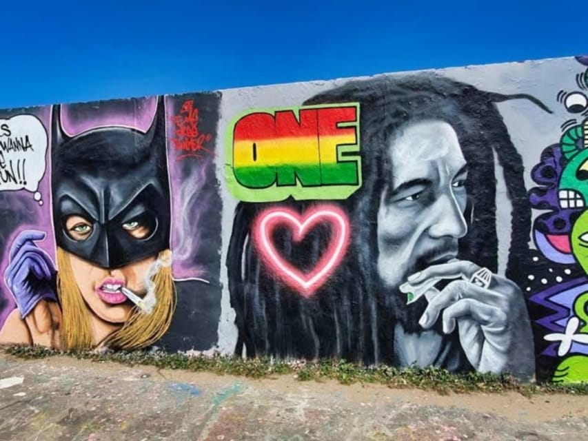 Alternative Berlin / Street art tour - Private group - Street art in Berlin that actually explains itself