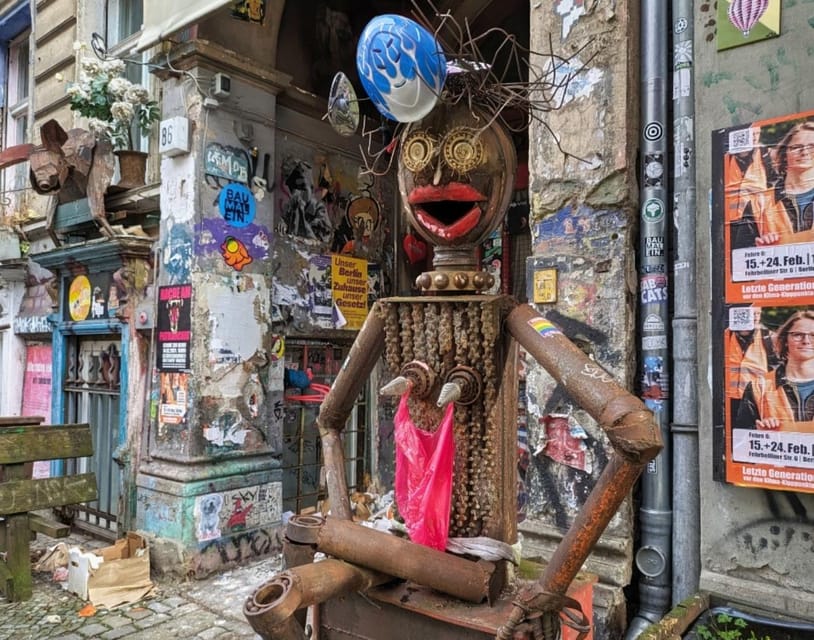 Alternative Berlin / Street art tour - Private group - Street art stops: murals, graffiti, and the politics behind the paint