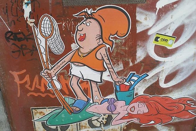 Alternative Street Art Free Walking Tour of Budapest - Szimpla Kert: The Ruin Bar Finish That Makes the Tour Stick