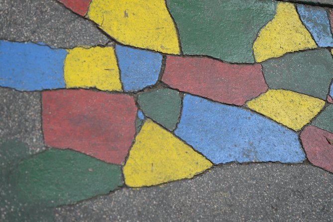Alternative Street Art Free Walking Tour of Budapest - The Guides: What You Can Expect From Their Style