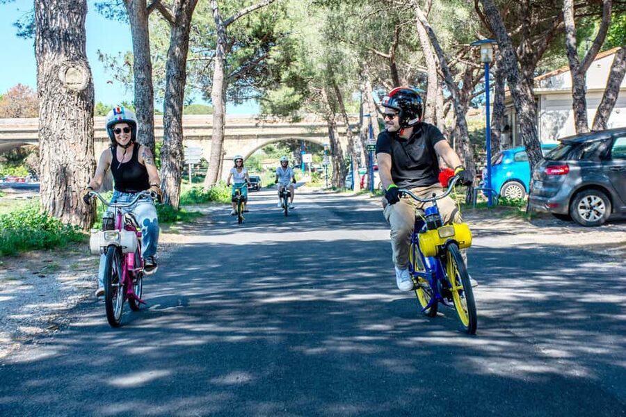 Argelès-sur-Mer: a guided Solex ride to discover street art - Street art in Argelès-sur-Mer, powered by a Solex