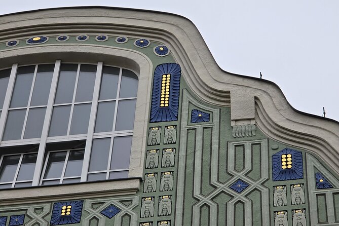 Art Nouveau Meets Street Art in Munich (Max. 12 guests) - Subway to the creative district: art you can touch