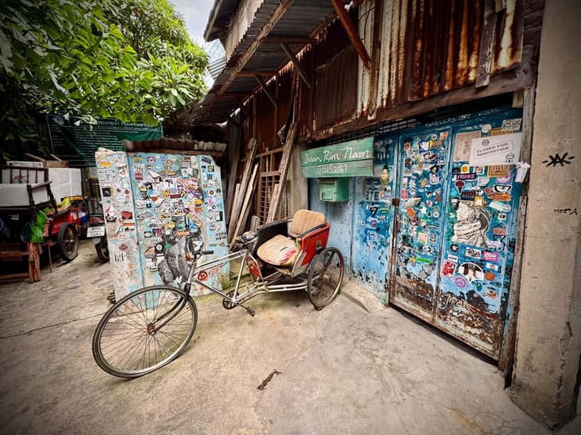 Bangkok: Chinatown & Taladnoi Street Art Guided Walking Tour - Wat Pathum Khongkha: A Royal Quiet Break Between Busy Streets