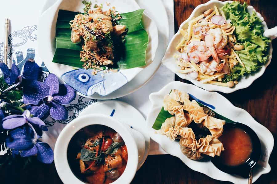 Bangkok: Street Art and Street Food Walking Tour - First steps at Saphan Taksin: how the tour actually starts