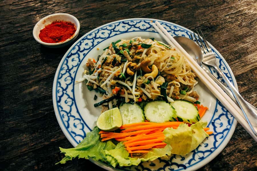Bangkok: Street Art and Street Food Walking Tour - Holy Rosary Church (Kalawar Church): the visual curveball