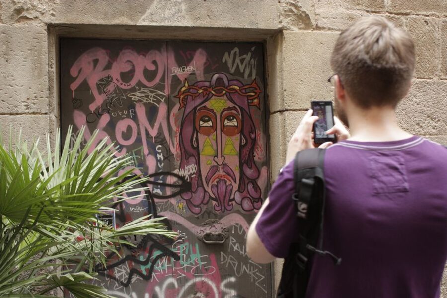 Barcelona: Raval Street Art and Graffiti Walking Tour - Getting started at Jardins Talia, and why the meeting point matters