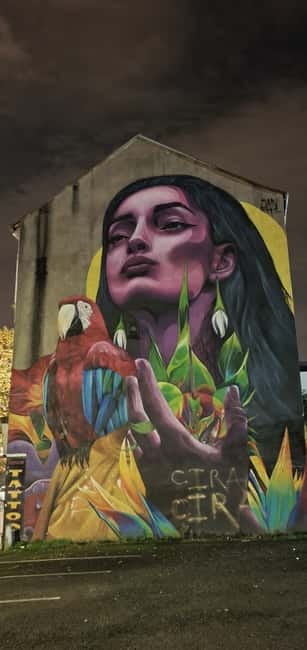 Belfast : Pub Music , Street Art Experience Walking Tour - Small group cap: why max 8 makes a difference