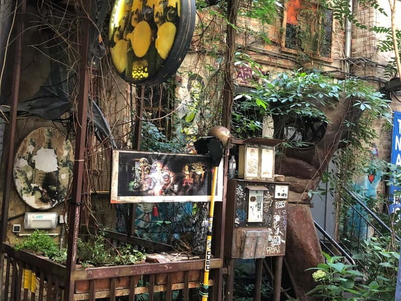 Berlin: Alternative Street Art Tour - Social vibe and the guide factor (including Ronja in reviews)