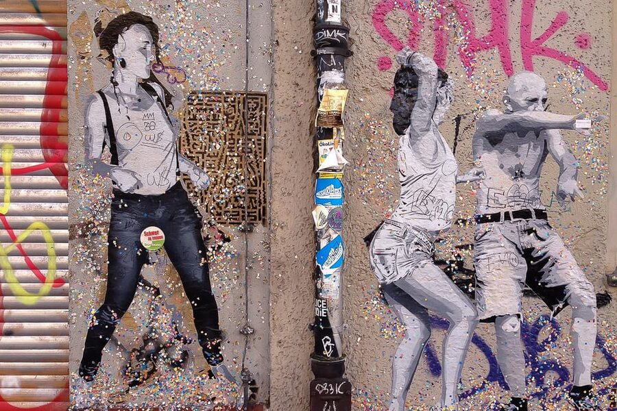Berlin: Private Kreuzberg Street Art Walking Tour - Squatters, Turks, and Nightlife: The Neighborhood Story Behind the Walls