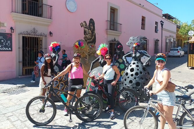 Bicycle Tour through Oaxaca learning about its Urban Art and History - Templo de San Matías Jalatlaco: the photo stop that explains the neighborhood’s themes