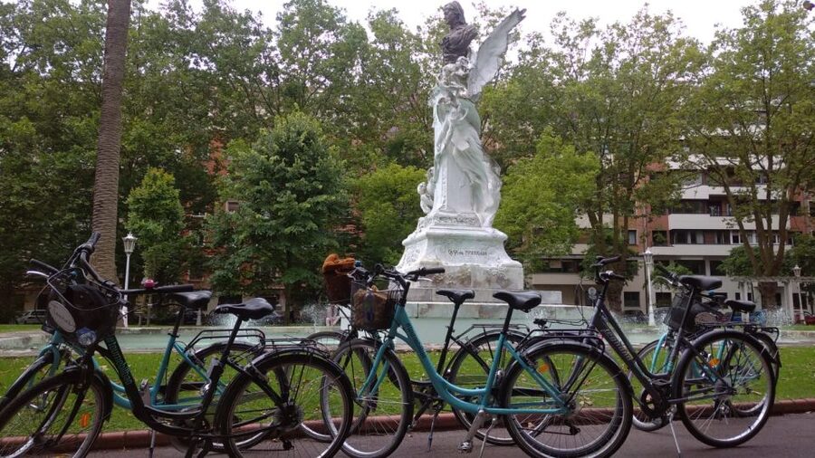 Bilbao: Street Art Small Group E-Bike Tour - The guide makes it: Alberto’s contemporary-culture storytelling