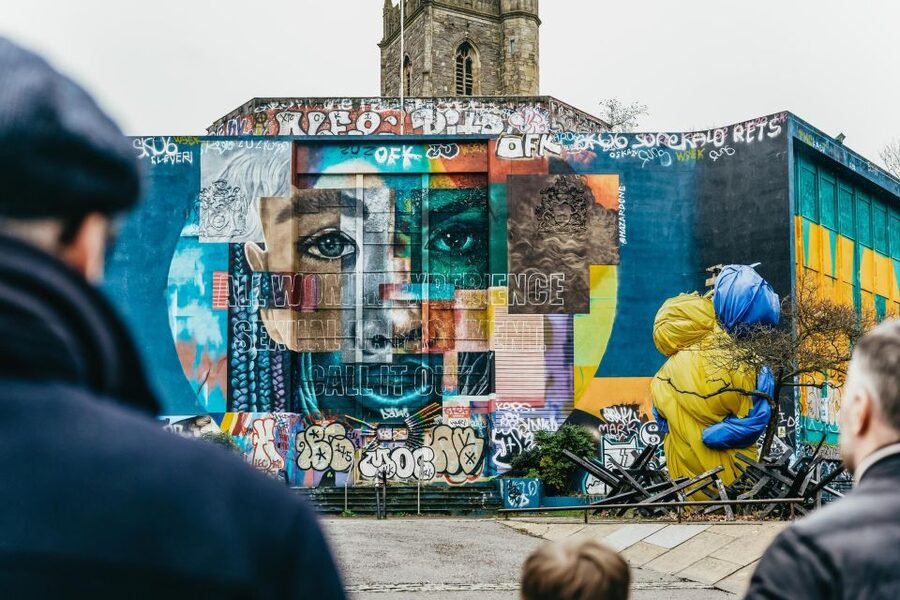 Bristol: Blackbeard to Banksy Guided Walking Tour - Hatchet Inn and the Cenotaph: history in the everyday