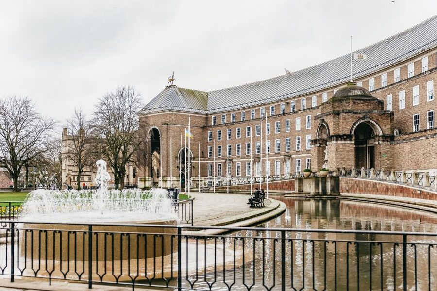 Bristol: Blackbeard to Banksy Guided Walking Tour - Llandoger Trow, Queen Square, and Pero’s Bridge: the harbor narrative builds