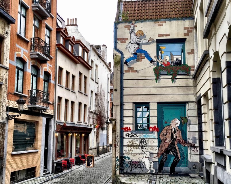 Brussels Comics & Street Art: Private Walking Tour - Hors-série in a 19th-century building: rarities, first editions, and calm browsing