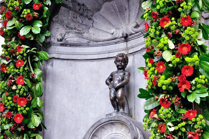 Brussels "Land of Comics": Street Art & Walking Tour - Manneken Pis and the comic-mural maze: GardeRobe to Number XIII
