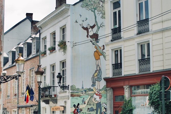 Brussels "Land of Comics": Street Art & Walking Tour - The galleria and the Nero mural: a fun change of scenery
