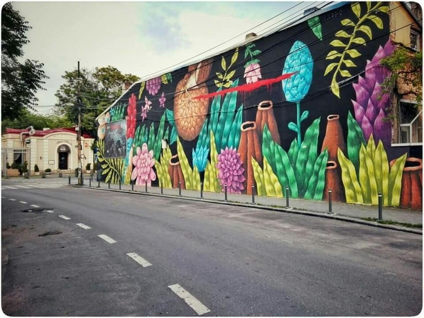 Bucharest : Street Art Walking Tour With A Guide - King Michael I Park: turning murals into a city-walk rhythm