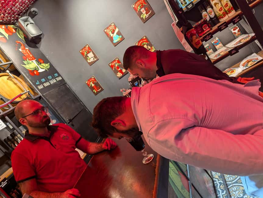 Budapest: Ruin Bars, Street Art, and Jewish Quarter Tour - Street art walking: how the art stops change your way of seeing