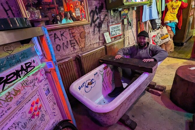 Budapest Vibe: Ruin Bars, Street Art and Culture Tour - Erzsébetváros: street art, sculptures, and stories you can actually place