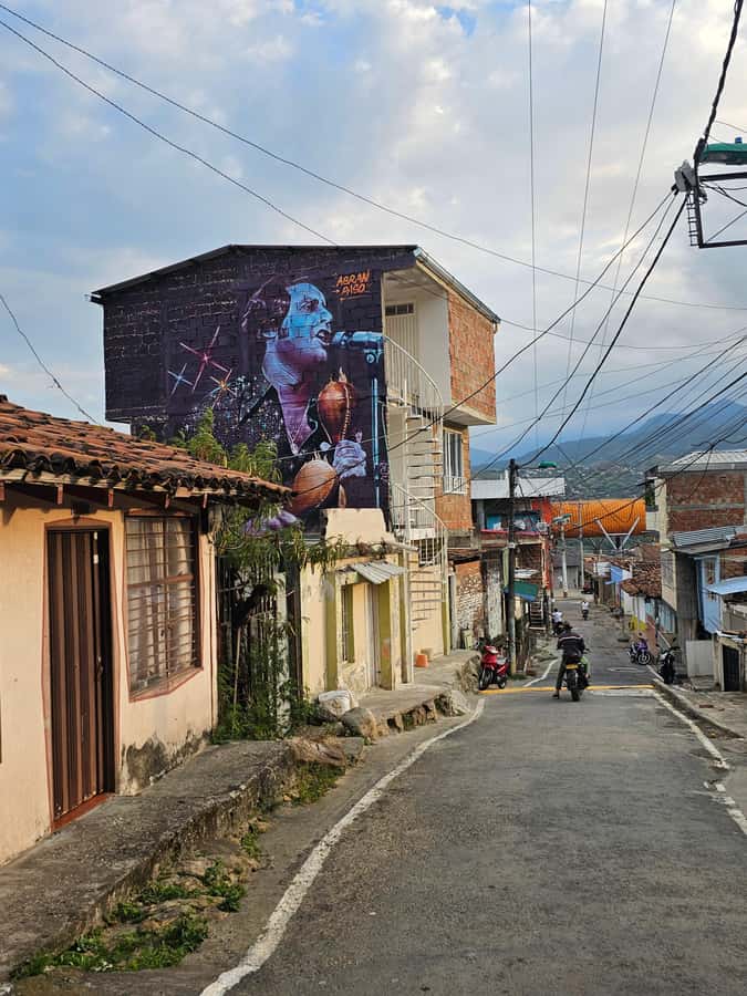 Cali: Comuna 20 Siloé Street Art Tour - Meeting at Terminal Cañaveralejo and the cable car start