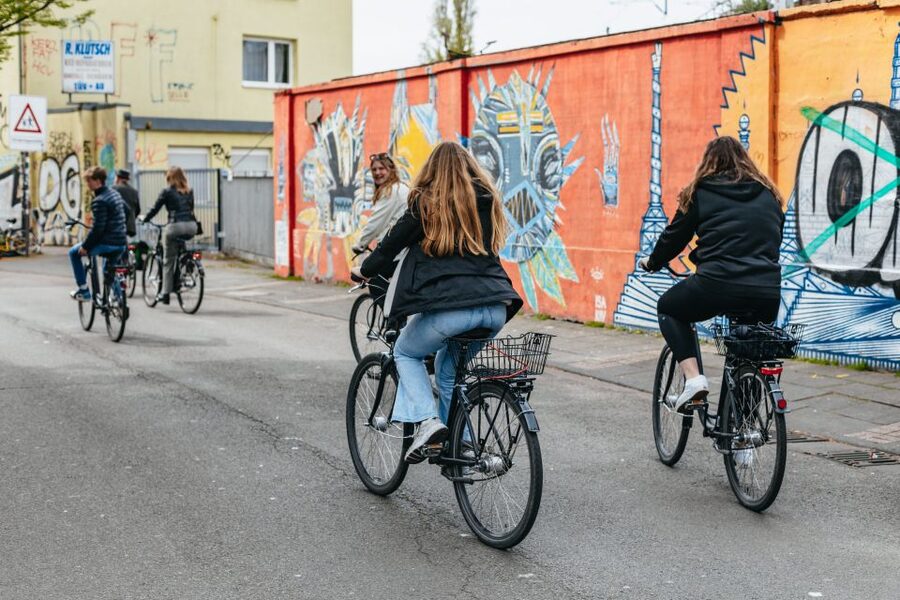 Cologne: Ehrenfeld Street Art Bike Tour - How the ride works: 3 hours, City Bikes, and a route that adapts