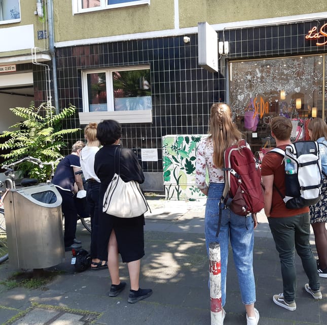 Cologne: Street Art Walking Tour Belgian Quarter - How the guide explains techniques (so you can read the art)