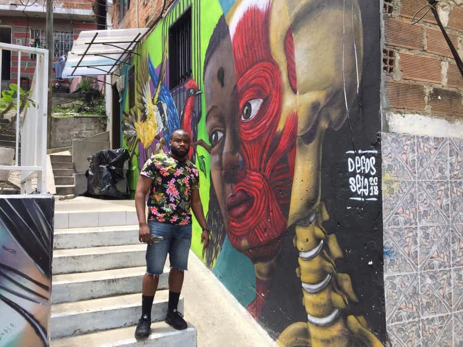 Comuna 13 Neighborhood & Street Art Private Tour - Your One-Hour Walk in Comuna 13: Art, Public Space, and Shopping Stops