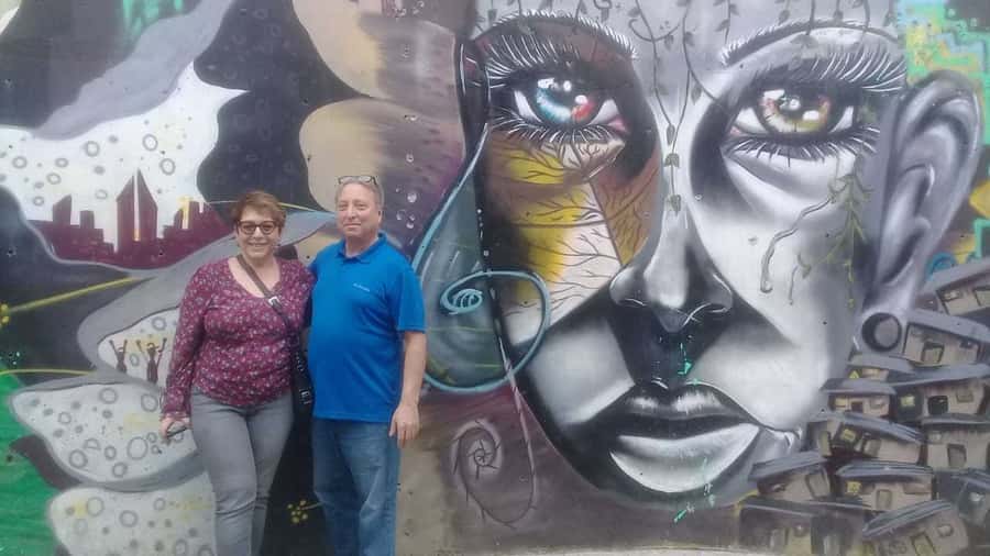 Comuna 13 Neighborhood & Street Art Private Tour - Starting Easy: Pickup in El Poblado and the First Guided Segment
