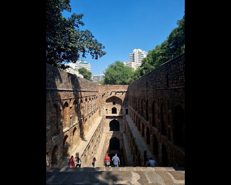 Delhi Street Art Tour: Explore the Murals & Visit a Stepwell - South Indian Breakfast at a Sit-Down Café