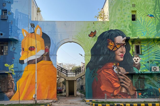 Delhi Street Art Walk in Lodhi Art District with Chai & Food - Stop 2: homemade chai and light bites to keep the energy steady