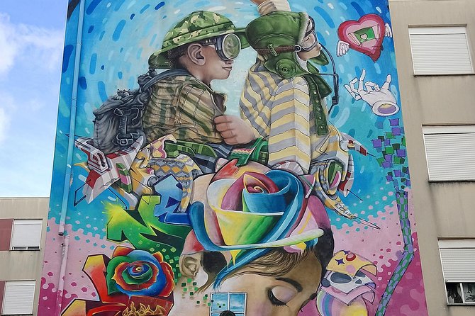 Discover Lisbon's Best Street Art - Meeting Point and how the day is paced (Hard Rock Cafe to Casa dos Bicos)