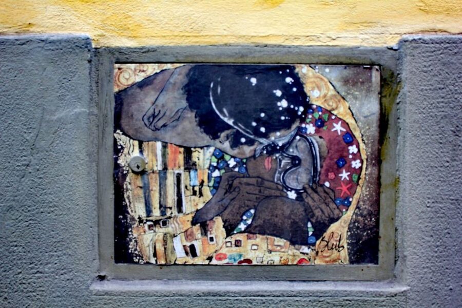 Florence: Street Art Tour - Piazza Pitti: Big Square Energy, Street Art Detail Focus