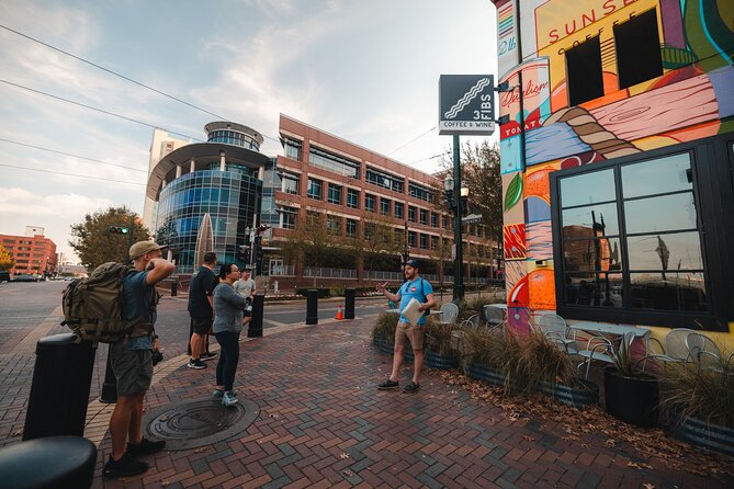 Howdy H-Town Street Art & Small Bar Tour - Stop 1: Warren’s Inn for a Local Start