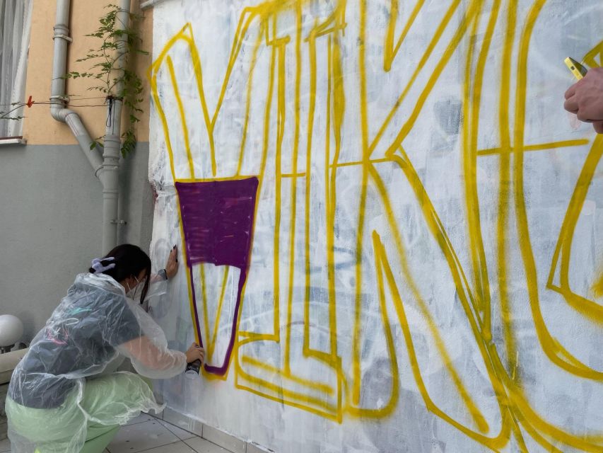 Istanbul: Do Street Art with Local Artists at Home Garden - A quick reality check: the main tradeoff
