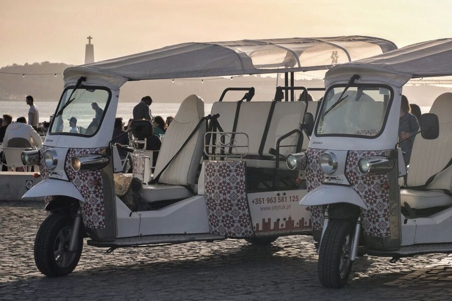 Lisbon: 3-Hour Street Art Tuk Tuk Tour - Alfama lanes: traditional neighborhoods and street art in the same breath