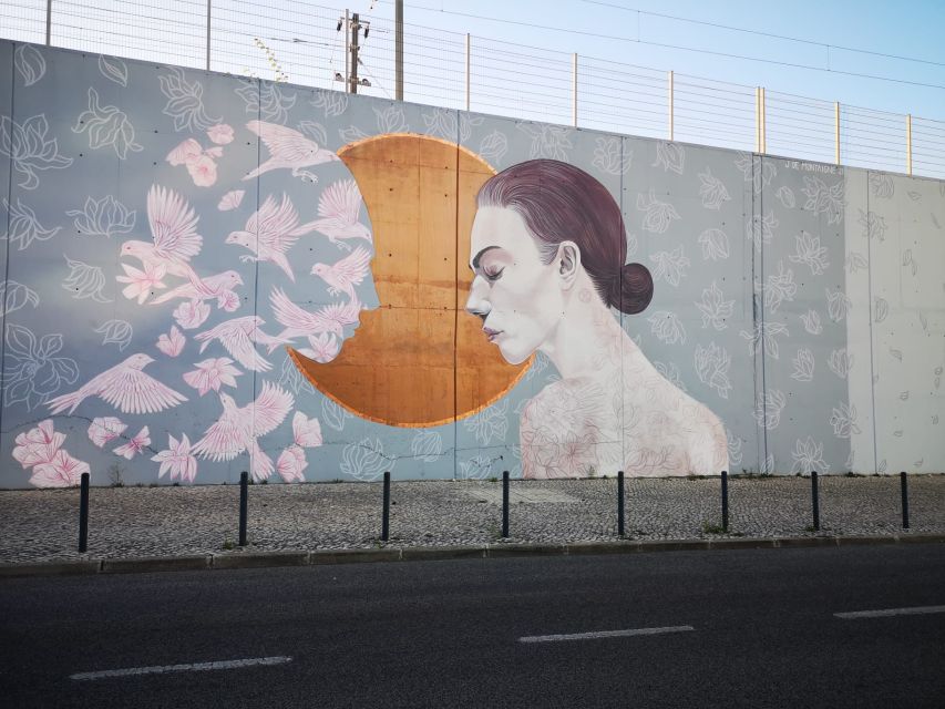Lisbon: Street Art Tuk Tuk Tour - Key things you’ll notice fast