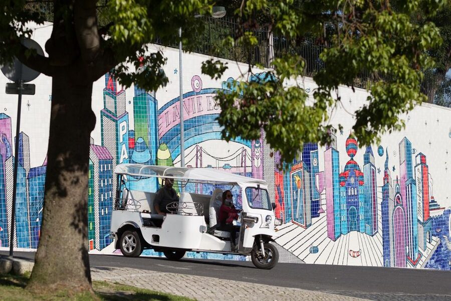 Lisbon: Street Art TukTuk Tour - Graça Historic District: Scenic Views That Put the Murals in Context