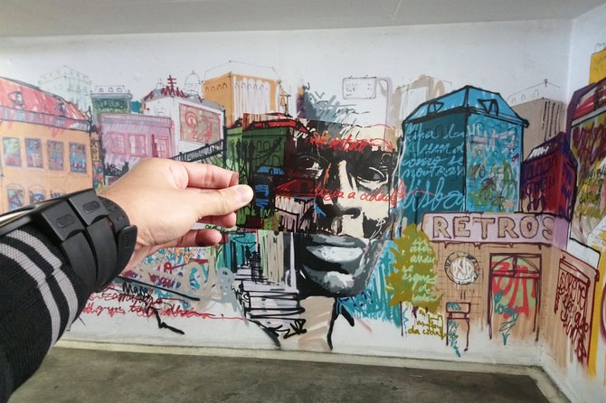 Lisbon Street Art Walk - Your guide and small-group pace: the real reason people recommend this