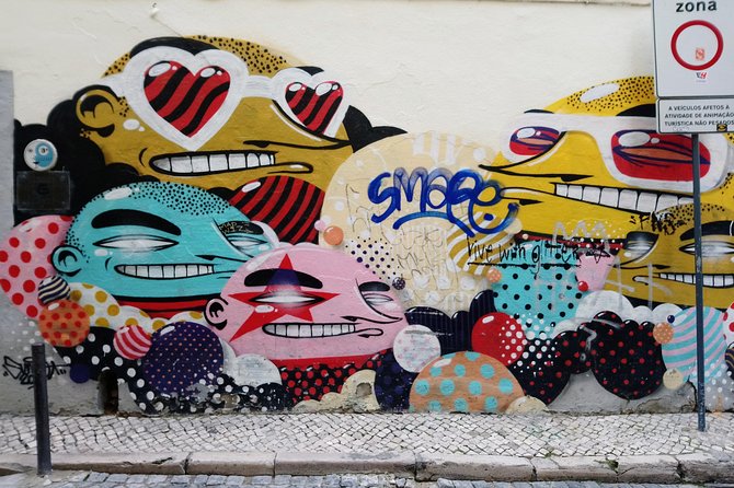 Lisbon: Street Art Walk - The private guide: Mr.Red, Igor, Iwan, and why that changes everything