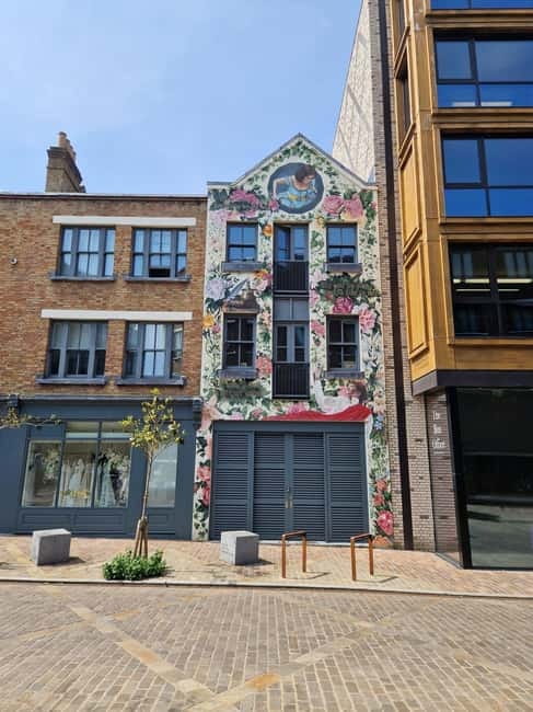 London: East End Instagrammable Street Art & Graffiti Tour - More than murals: community, symbolism, and characters in side streets