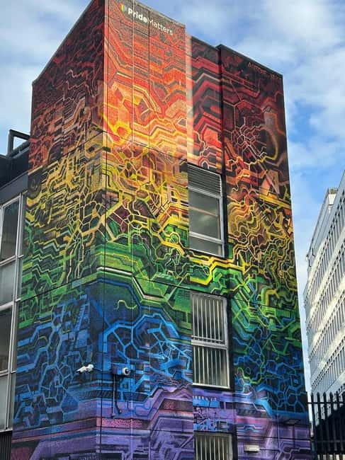 London: East End Instagrammable Street Art & Graffiti Tour - New Inn Broadway and Shoreditch High Street: Shakespeare and the Graffiti Wars