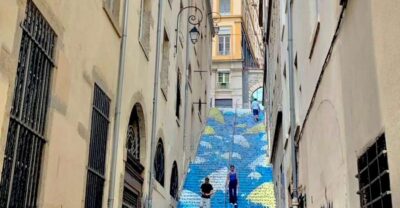 Lyon: Street Art & Street Food Tour - Where you start: Place des Tapis and the fresque des canuts