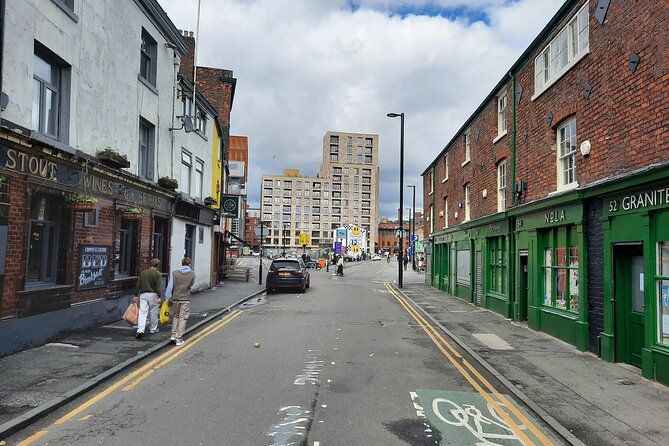 Manchester Street Art: Quest Experience - The Final Stretch: 46–50 Oldham St and Frank Sidebottom