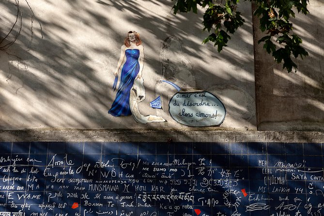 Montmartre Street Art Tour with an Artist - Photo tips for Montmartre’s murals (so your pictures match the meaning)