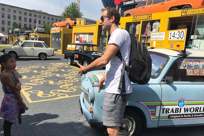 Original Budapest Alternative Street Art & Jewish Tour - Színes Esernyők and the Colourful City story