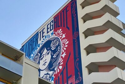 Paris Street Art, smartphone audioguided tour - Stop 1: Zabou’s Paper planes fresco and the “big wall” feeling