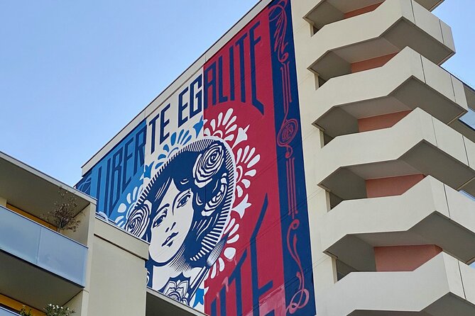 Paris Street Art, smartphone audioguided tour - Stop 1: Zabou’s Paper planes fresco and the “big wall” feeling