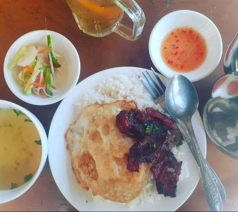Phnom Penh | Food & Street Art Half Day Tour by Tuk Tuk - BKK1 early lunch bites and BBQ-style street food